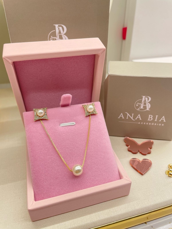 Conjunto de brinco e colar de perola com zirconia cristal banho em ouro 18k