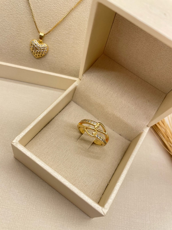Anel coração duplo dourado cravejado de zirconia cristal banho em ouro 18k
