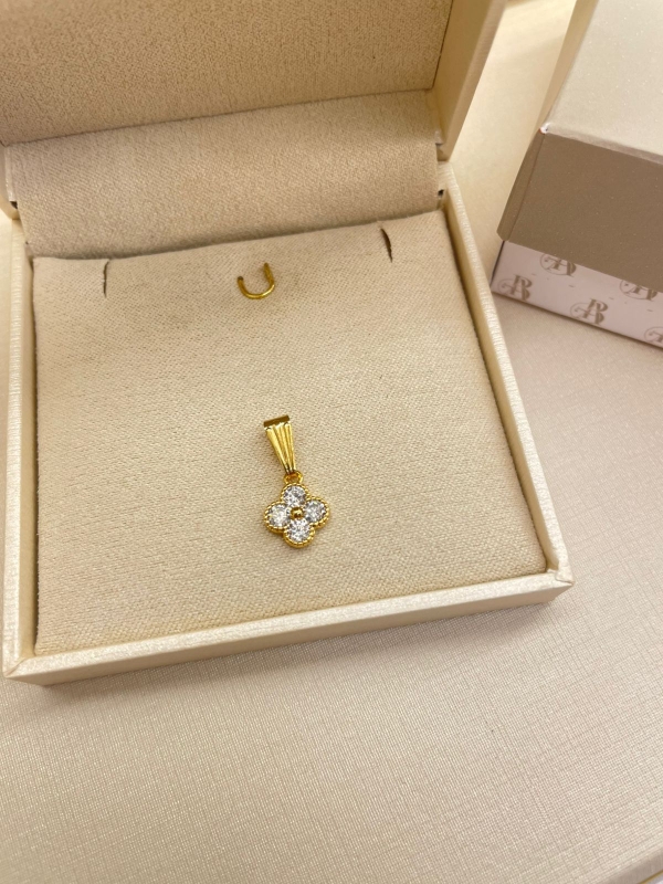 Pingente Trevo de Zircônias Cristal Dourado Banho Em Ouro 18K