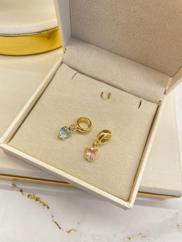 Berloque Pingente de coração banho em ouro 18k