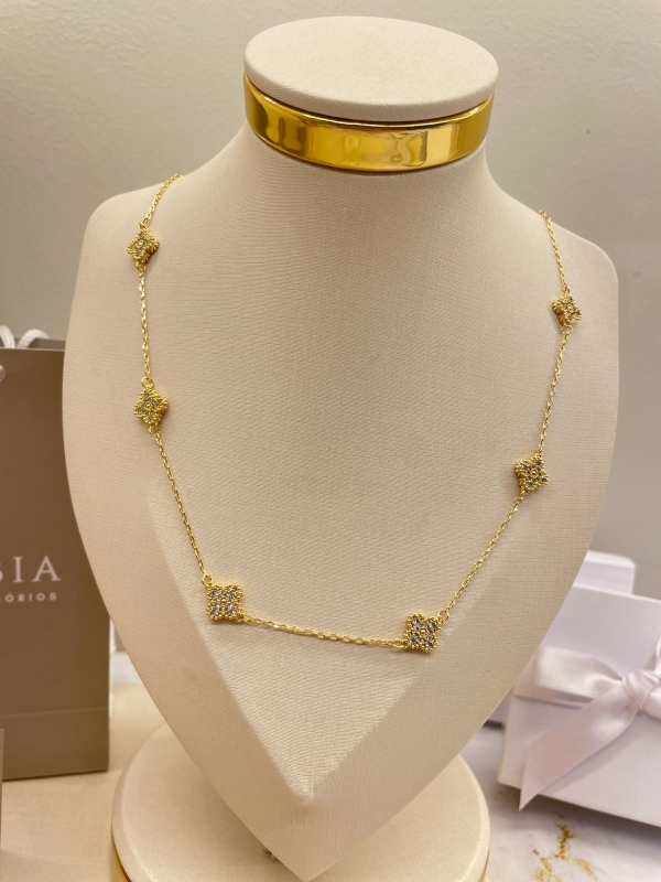 Colar de corrente trevos cravejado com zircônia cristal banho em ouro 18k