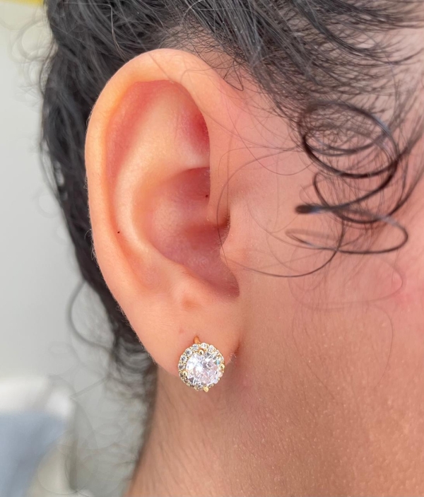 Brinco de argola cravejado de zirconia cristal banho em ouro 18k - Image 2