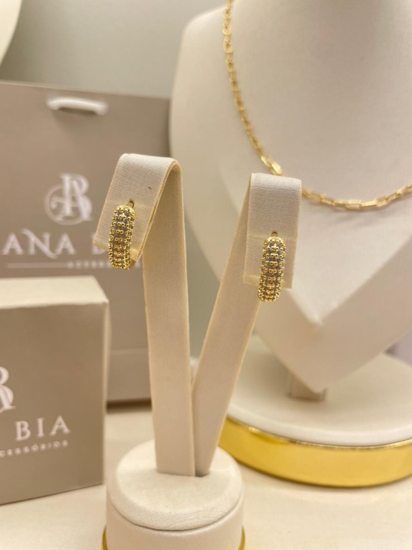 Brinco de argola P com zircônia banho em ouro 18k