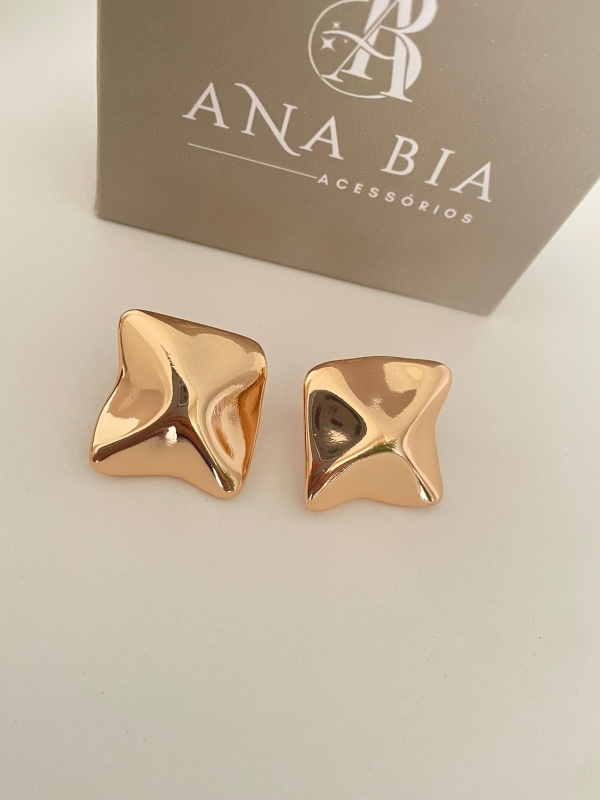 Brinco Quadrado banho em ouro 18k