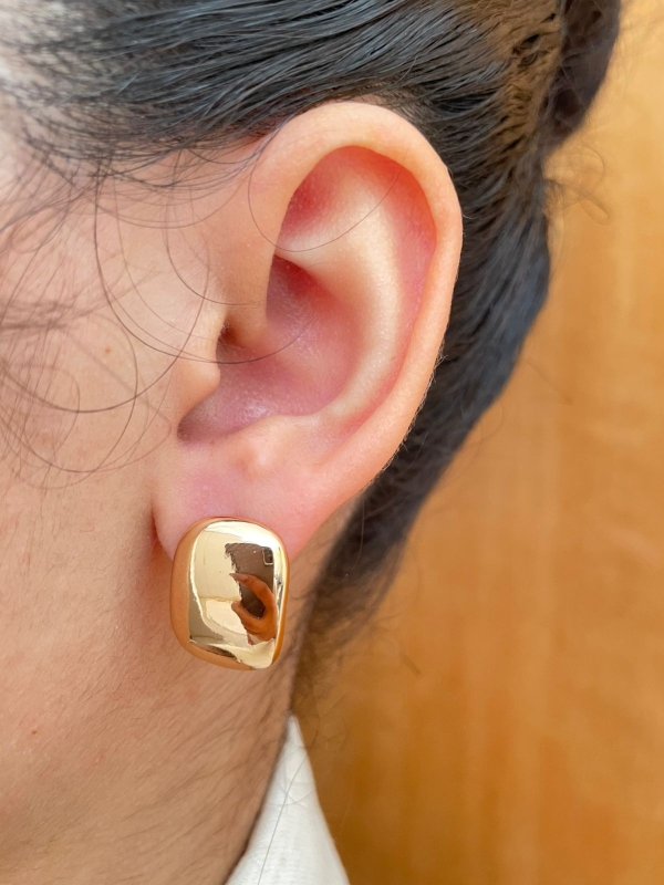 Brinco de base liso banho em ouro 18k