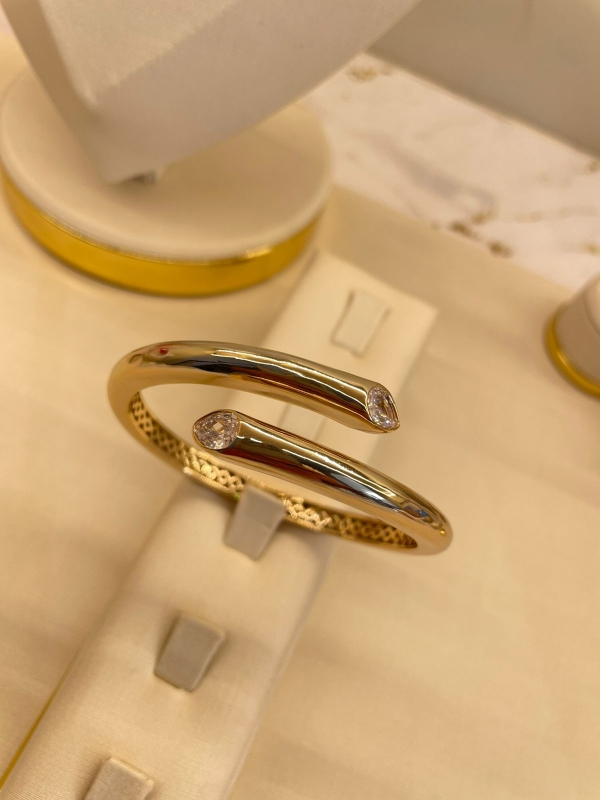 Bracelete dourado liso banho em ouro 18k