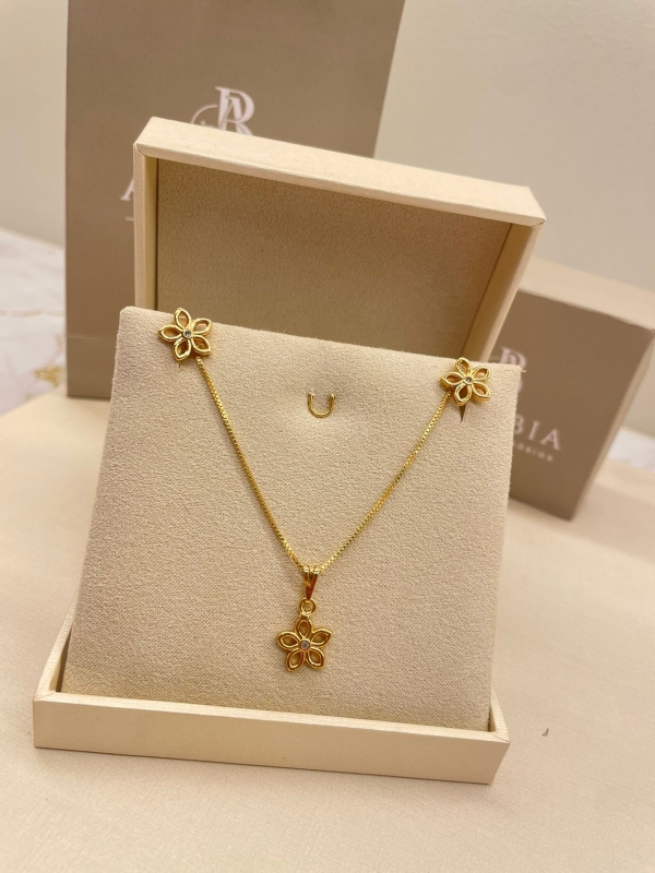 Conjunto de brinco e colar cravejado de zirconia cristal banho em ouro 18k