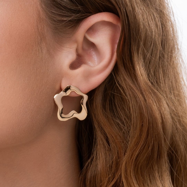 Brinco de Base liso banho em ouro 18k