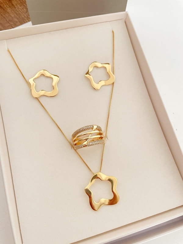 Colar de corrente com pingente orgânico liso banho em ouro 18k - Image 2
