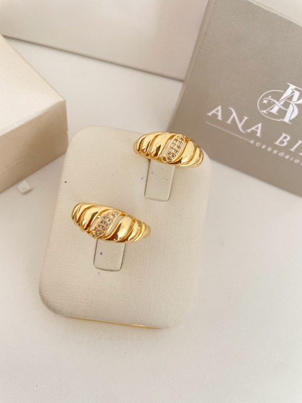 Anel dourado cravejado de zirconia cristal banho em ouro 18k