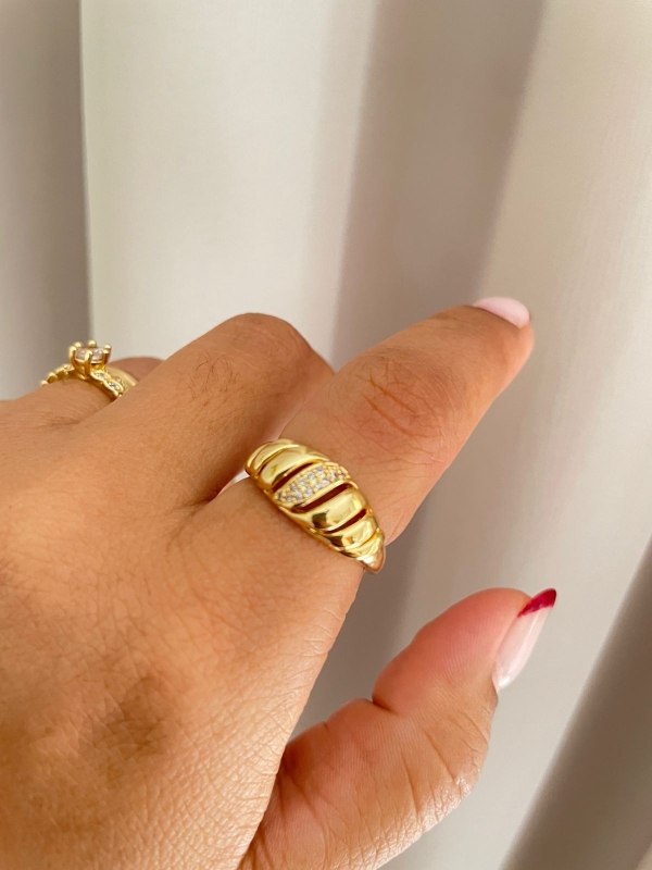 Anel dourado cravejado de zirconia cristal banho em ouro 18k - Image 2