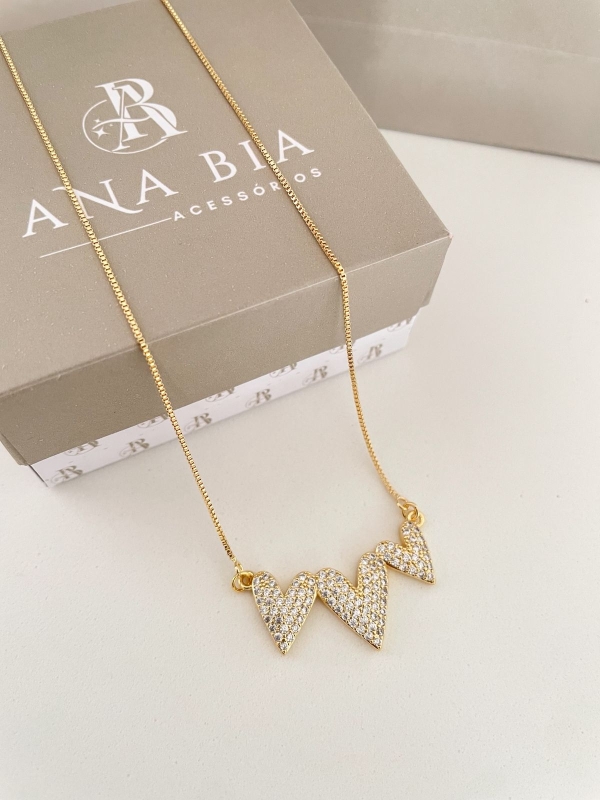 Colar Corações com pingentes cravejados de zirconia cristal banho em ouro 18k